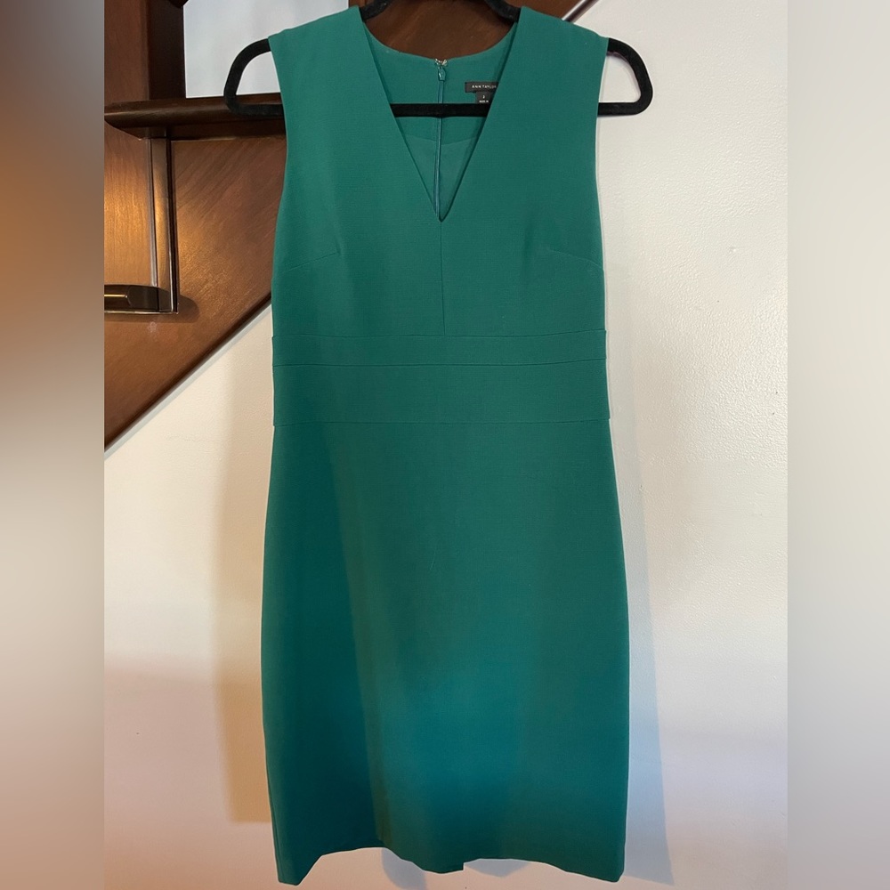 Ann Taylor sheath dress emerald green GORGEOUS size 2